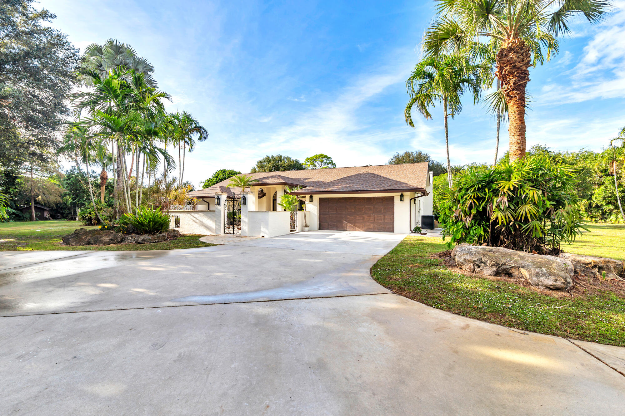 6725 Katherine Road West Palm Beach, FL 33413 - Photo 2 of 54 low-2