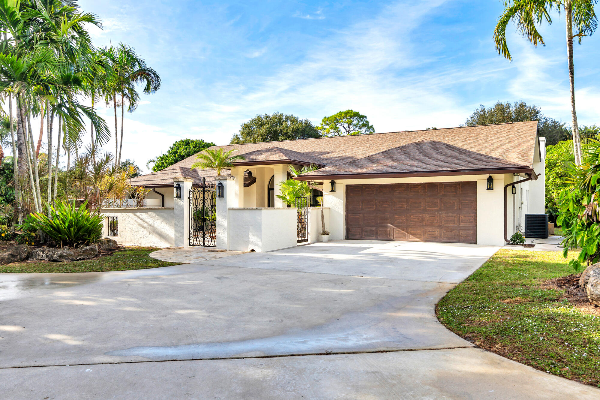 6725 Katherine Road West Palm Beach, FL 33413 - Photo 3 of 54 low-3