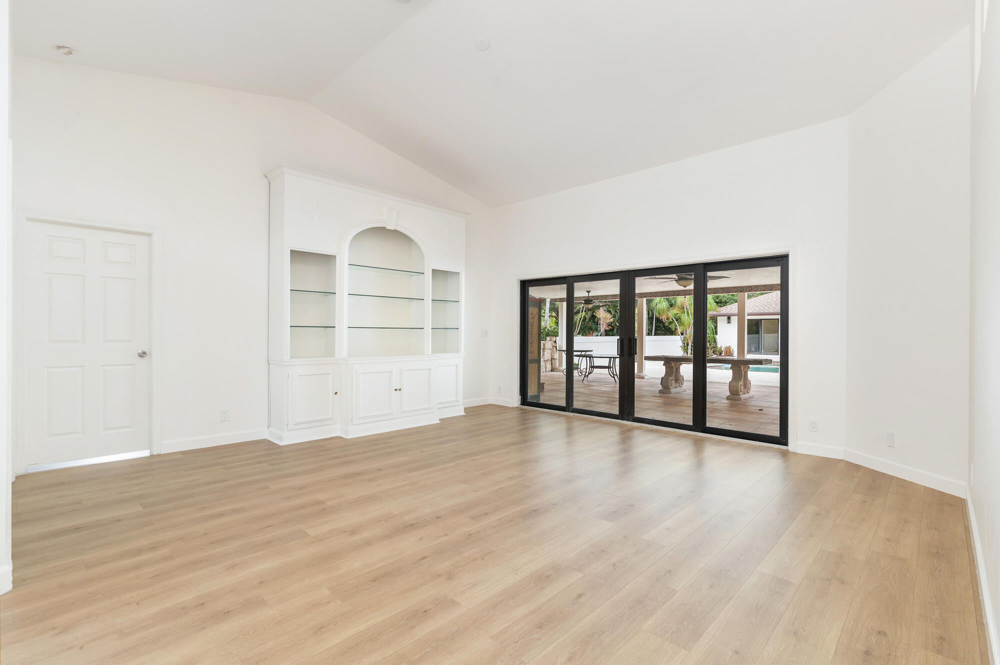 6725 Katherine Road West Palm Beach, FL 33413 - Photo 9 of 54 low-11