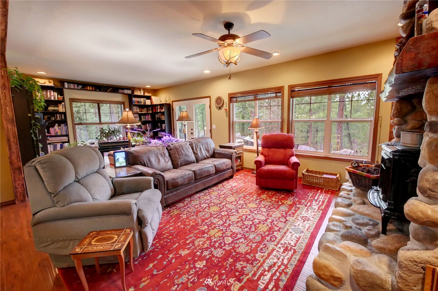 17 Highland Road Winthrop, WA 98862 - Photo 12 of 40 a living room with furniture ceiling fan and a rug