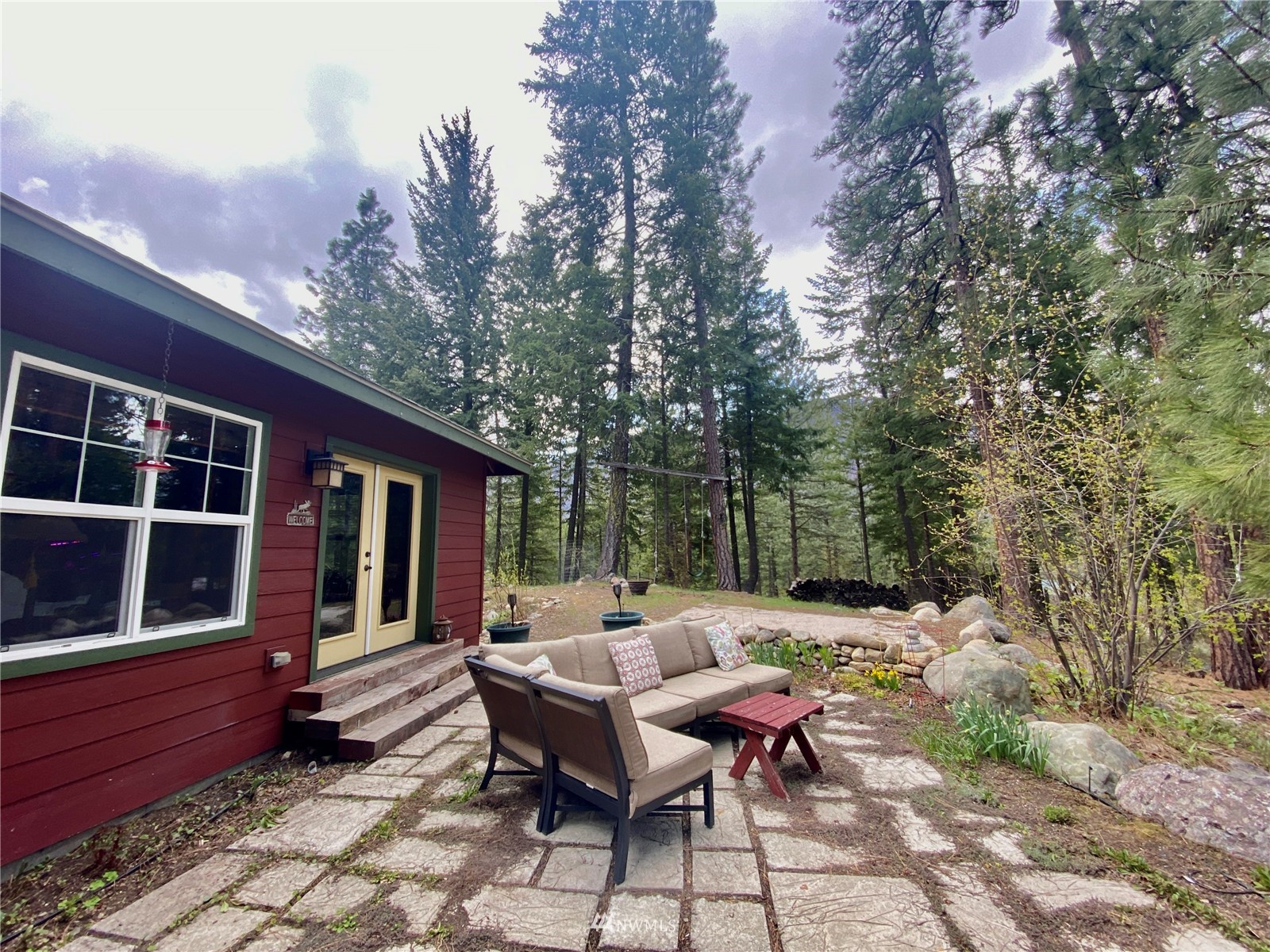 17 Highland Road Winthrop, WA 98862 - Photo 33 of 40 a view of a patio with table and chairs and wooden fence