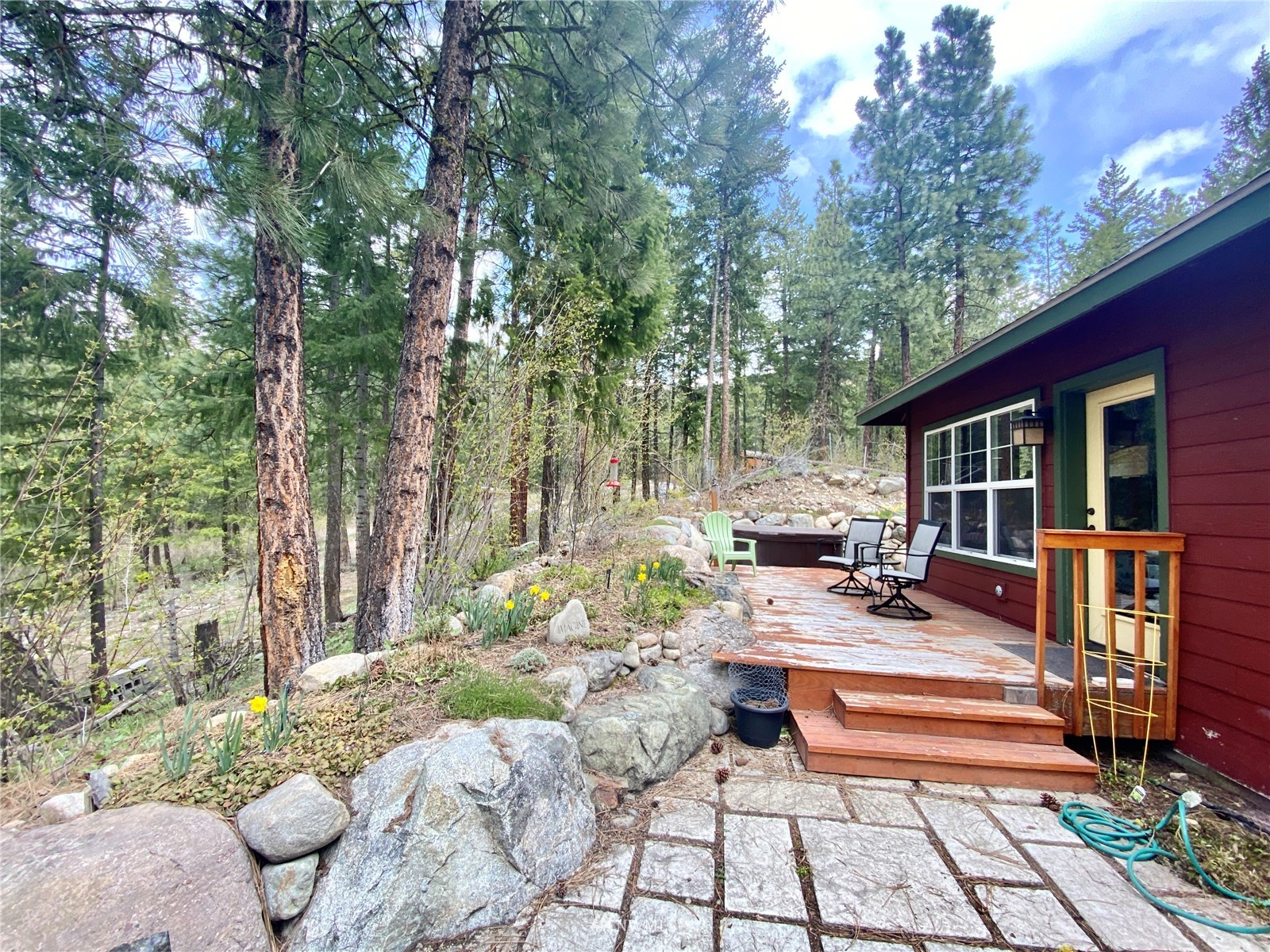 17 Highland Road Winthrop, WA 98862 - Photo 34 of 40 a backyard of a house with outdoor seating