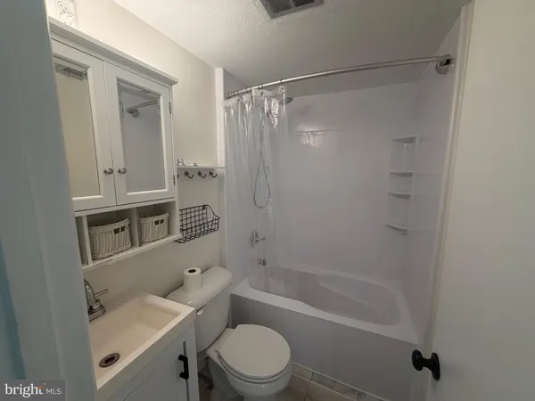$3,300 | 5014 Delaware Street, College Park, MD 20740