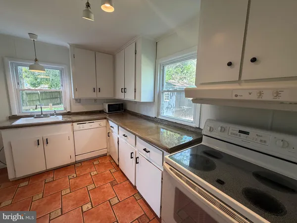 $3,300 | 5014 Delaware Street, College Park, MD 20740