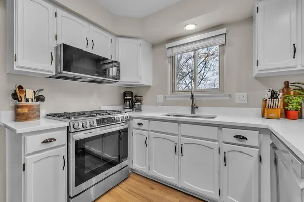 $399,900 | 7533 Hillsboro Drive, Canton, MI 48187