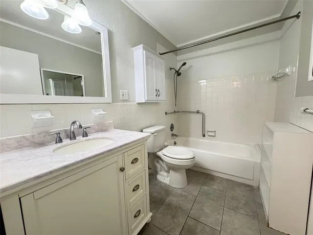 $144,750 | 2360 World Pkwy Boulevard, Unit 38, Clearwater, FL 33763