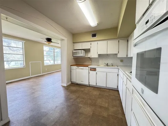 $144,750 | 2360 World Pkwy Boulevard, Unit 38, Clearwater, FL 33763