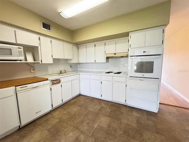 $144,750 | 2360 World Pkwy Boulevard, Unit 38, Clearwater, FL 33763