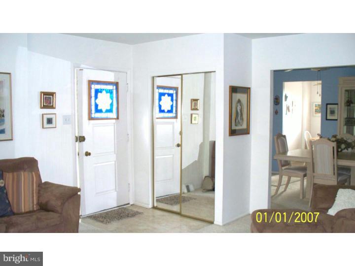 823 Selmer Road Philadelphia, PA 19116 - Photo 2 of 18 Living Room