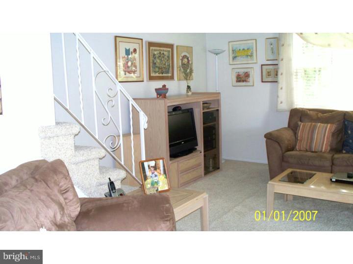 823 Selmer Road Philadelphia, PA 19116 - Photo 3 of 18 Living Room