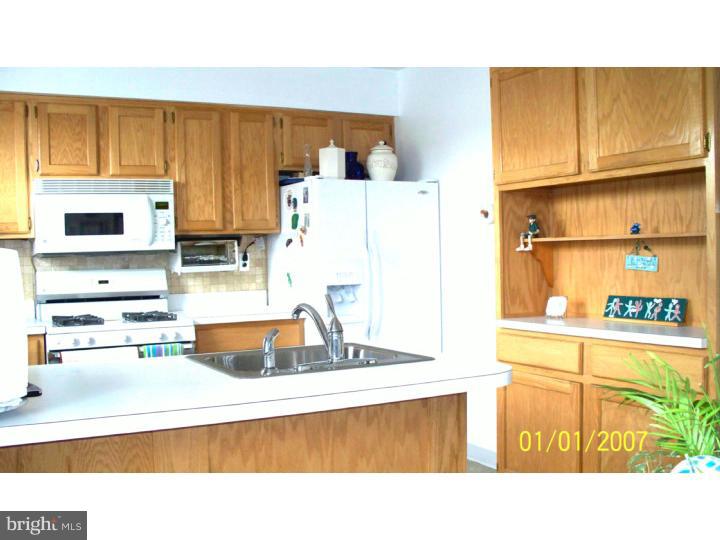 823 Selmer Road Philadelphia, PA 19116 - Photo 5 of 18 Kitchen