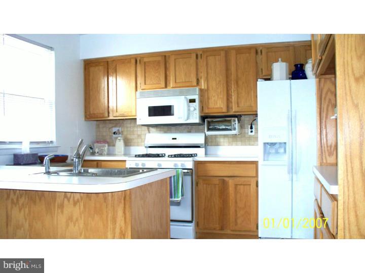 823 Selmer Road Philadelphia, PA 19116 - Photo 6 of 18 Kitchen