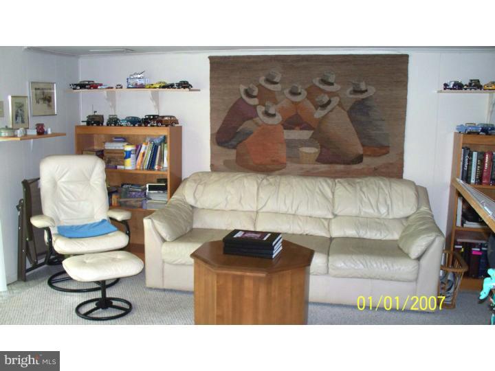 823 Selmer Road Philadelphia, PA 19116 - Photo 9 of 18 Family Room
