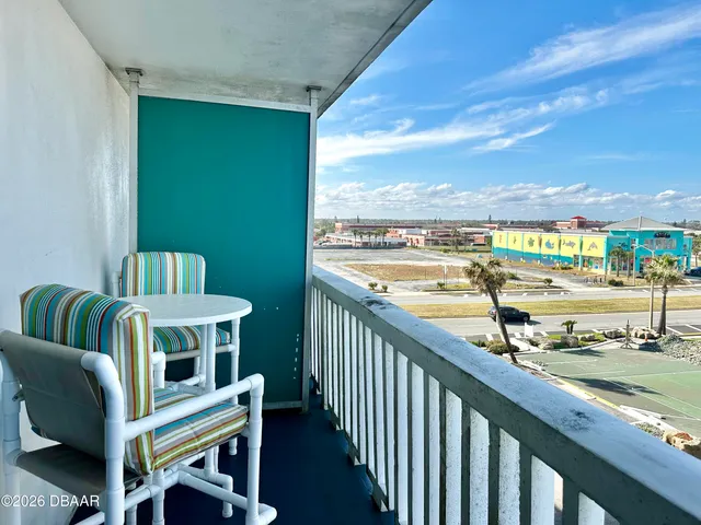 $1,900 | 2800 North Atlantic Avenue, Unit 407, Daytona Beach, FL 32118