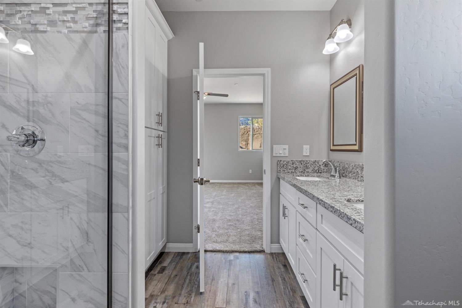 22700 Mariposa Road Tehachapi, CA 93561 - Photo 23 of 42 master bath