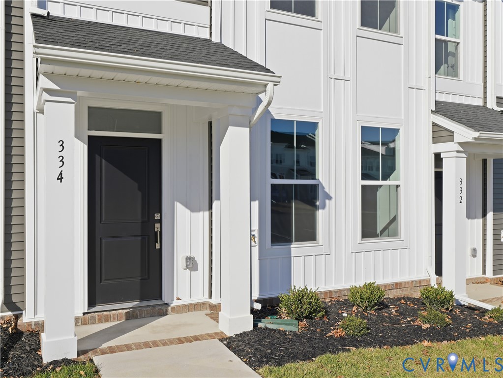 334 Mt Mccauley Way Aylett, VA 23009 - Photo 2 of 20 a front view of a house with a yard
