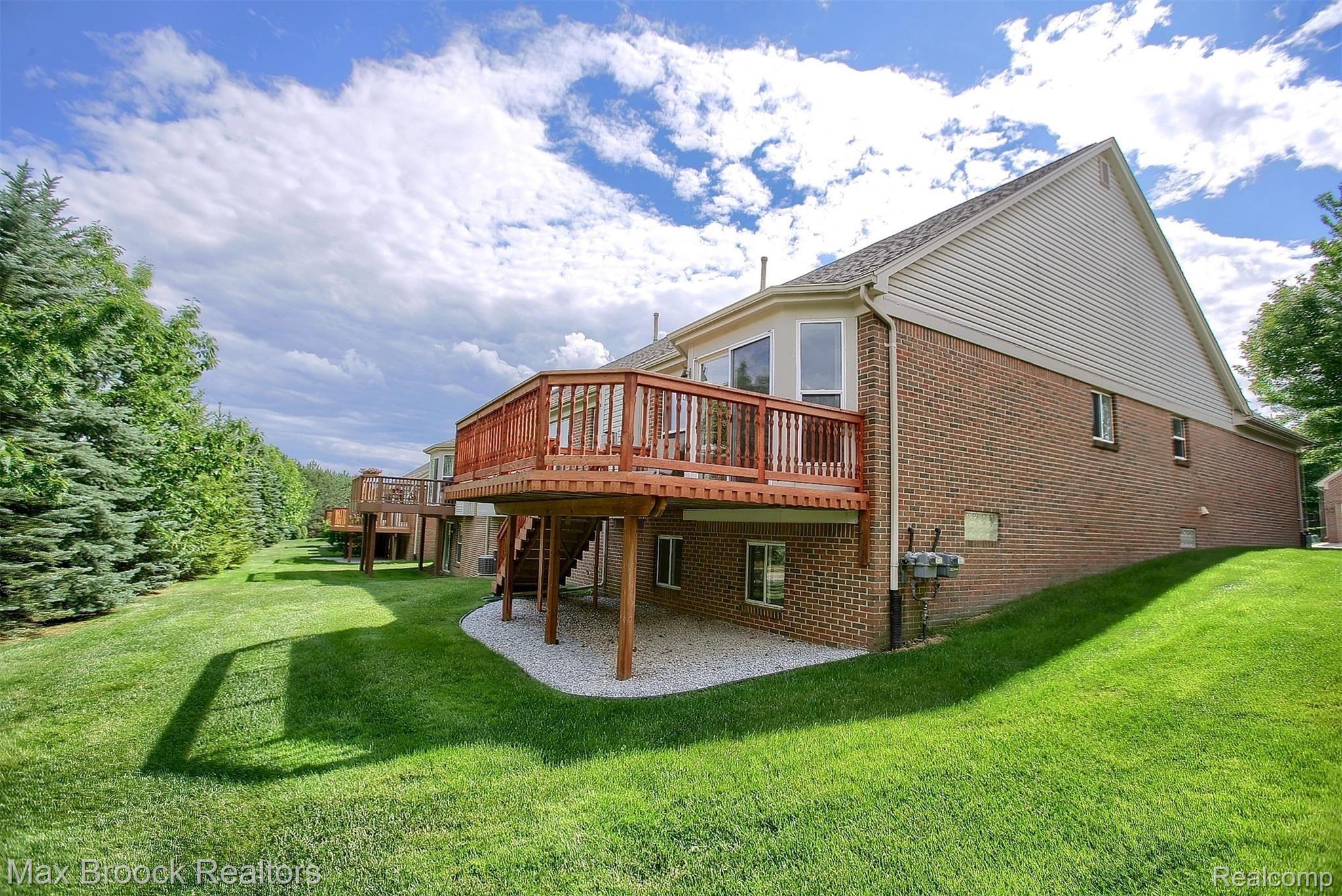 956 Churchill Circle Rochester, MI 48307 - Photo 26 of 30 27-Rear 2nd View.jpg