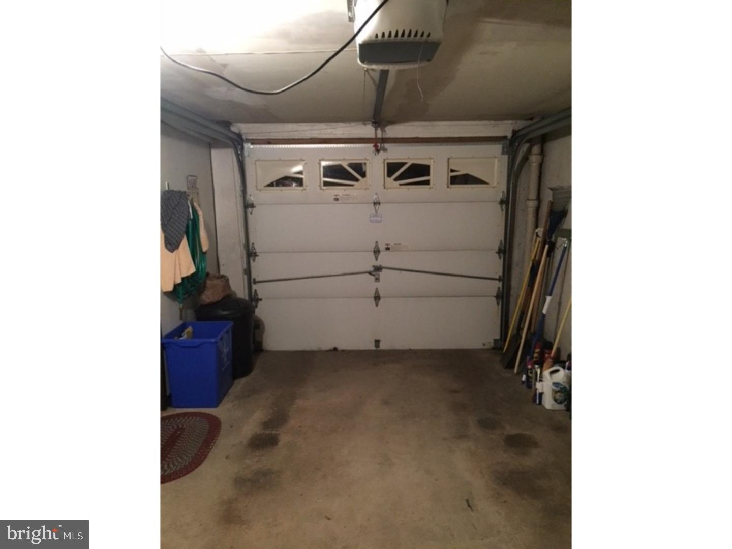 3419 Brookview Road Philadelphia, PA 19154 - Photo 15 of 17 Garage