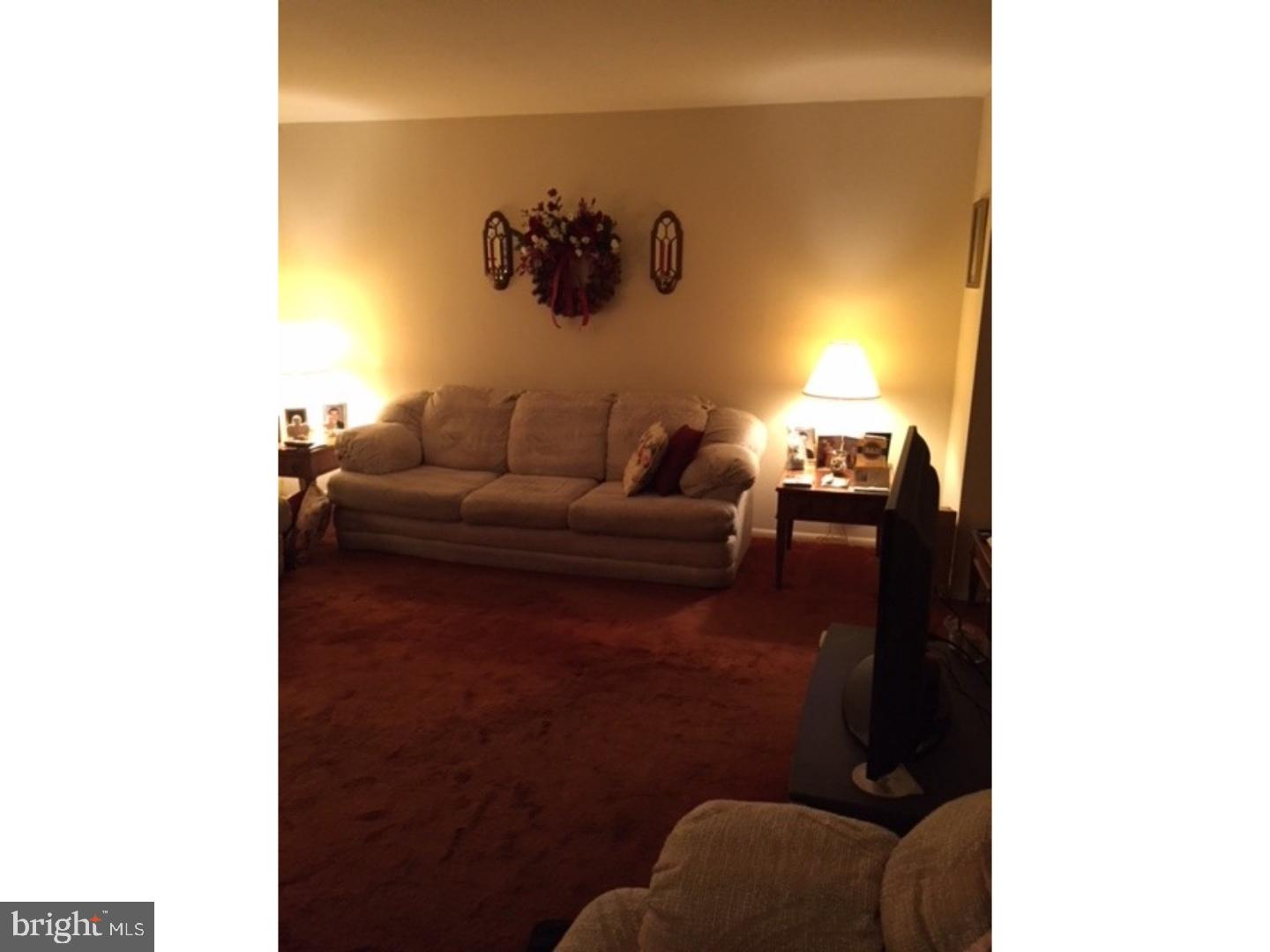3419 Brookview Road Philadelphia, PA 19154 - Photo 8 of 17 Living Room