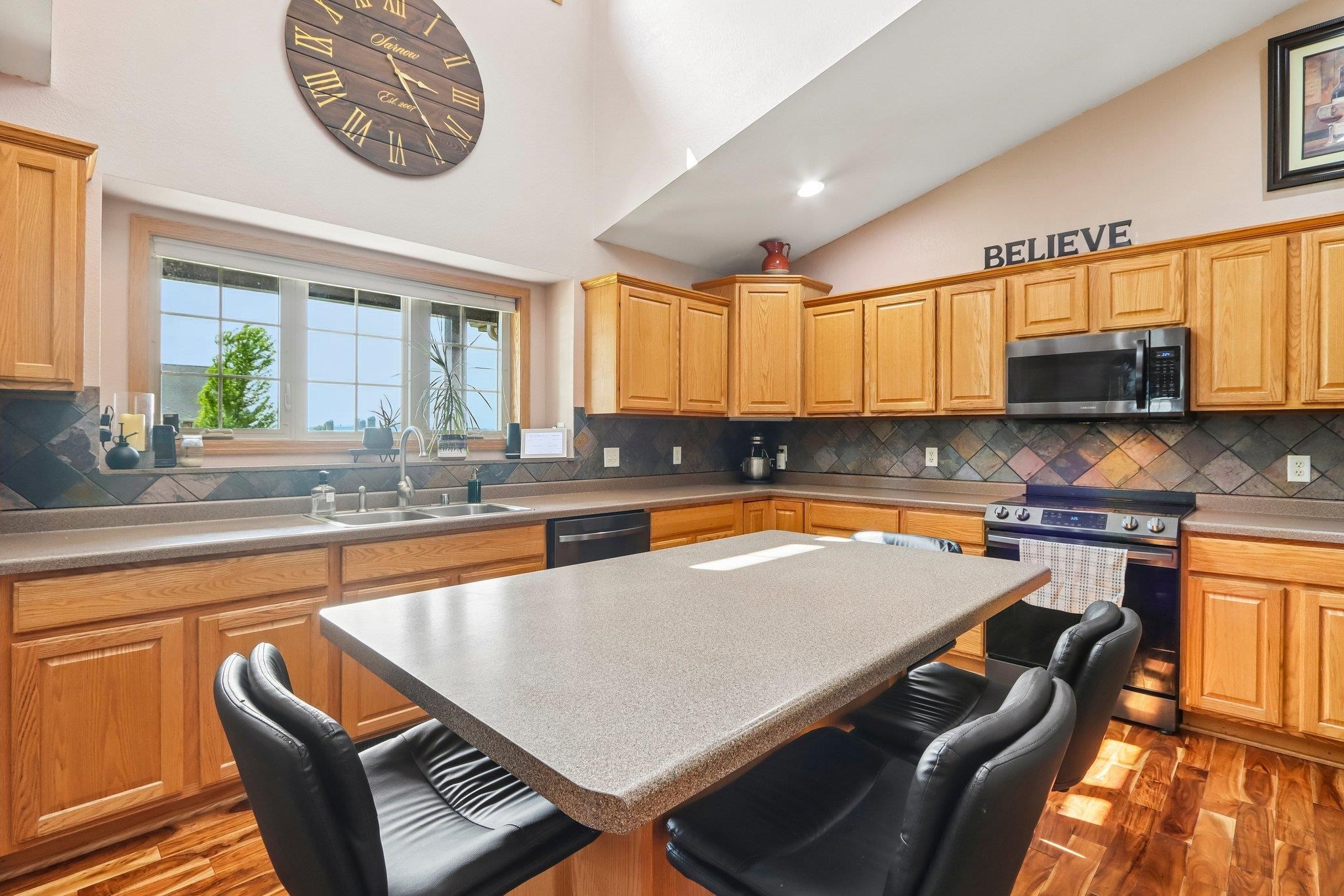 321 4th Street Brooklyn, WI 53521 - Photo 10 of 53