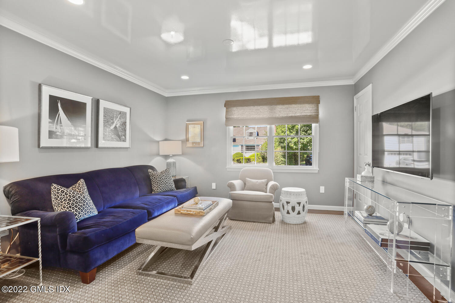 47 Druid Lane Riverside, CT 06878 - Photo 10 of 29 a living room with furniture and large window
