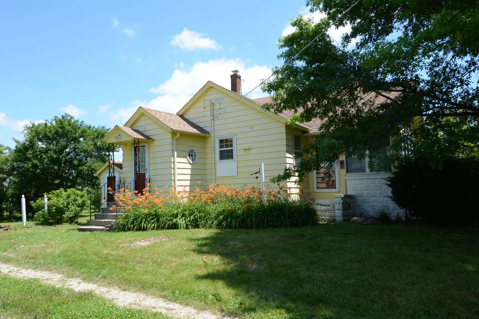 6115 South University Road Shabbona, IL 60550 - Photo 1 of 37 a front view of house with a garden