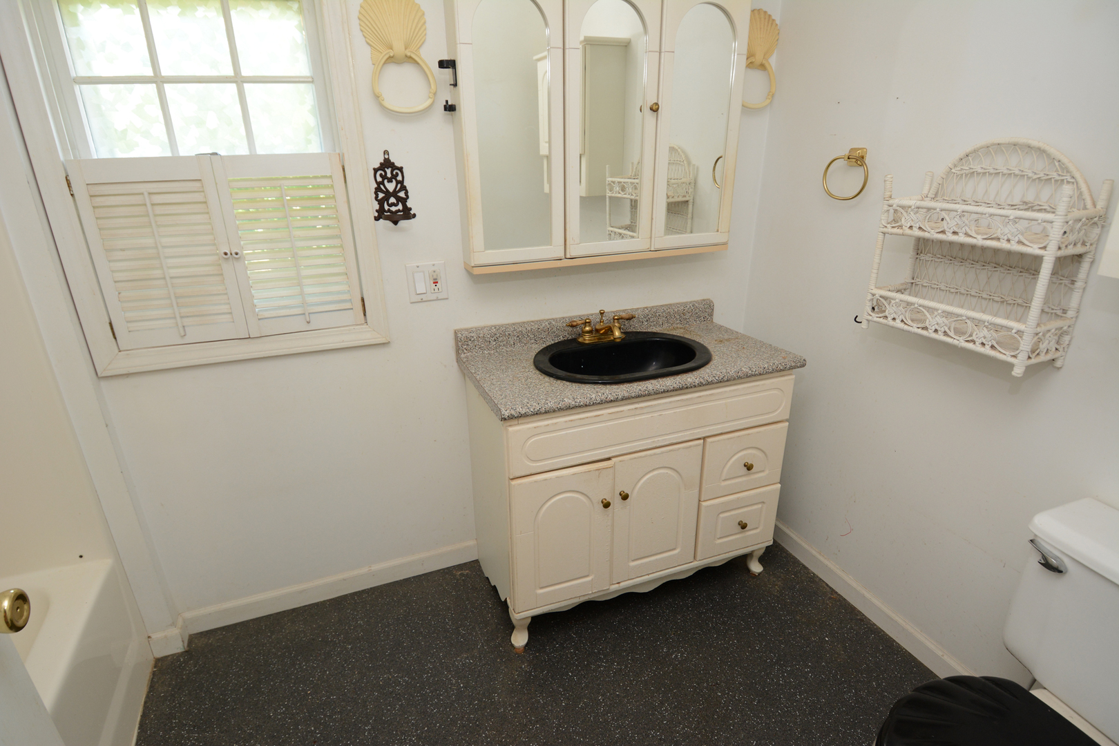 6115 South University Road Shabbona, IL 60550 - Photo 17 of 37 a utility room with sink dryer and washer
