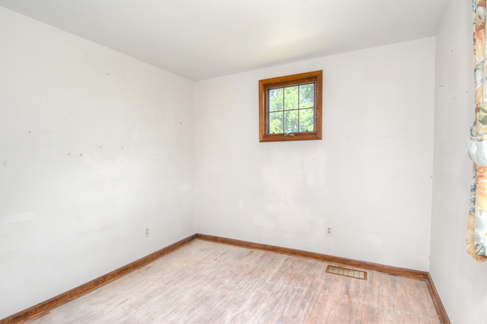 6115 South University Road Shabbona, IL 60550 - Photo 30 of 37 an empty room with a window