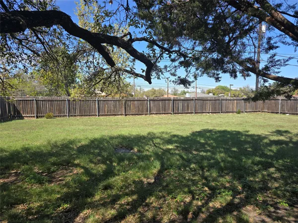 $2,100 | 800 Woodview Drive, Georgetown, TX 78628