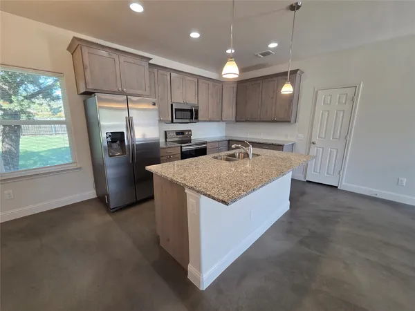 $2,100 | 800 Woodview Drive, Georgetown, TX 78628