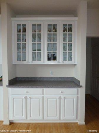 3891 Kaeleaf Road Lake Orion, MI 48360 - Photo 6 of 27 Butlers Pantry.jpg