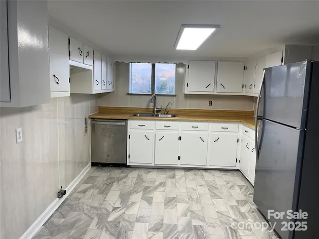 $475,000 | 2333 Cedar Rock Circle, Lenoir, NC 28645