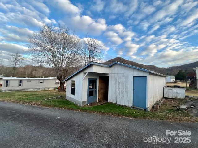 $475,000 | 2333 Cedar Rock Circle, Lenoir, NC 28645