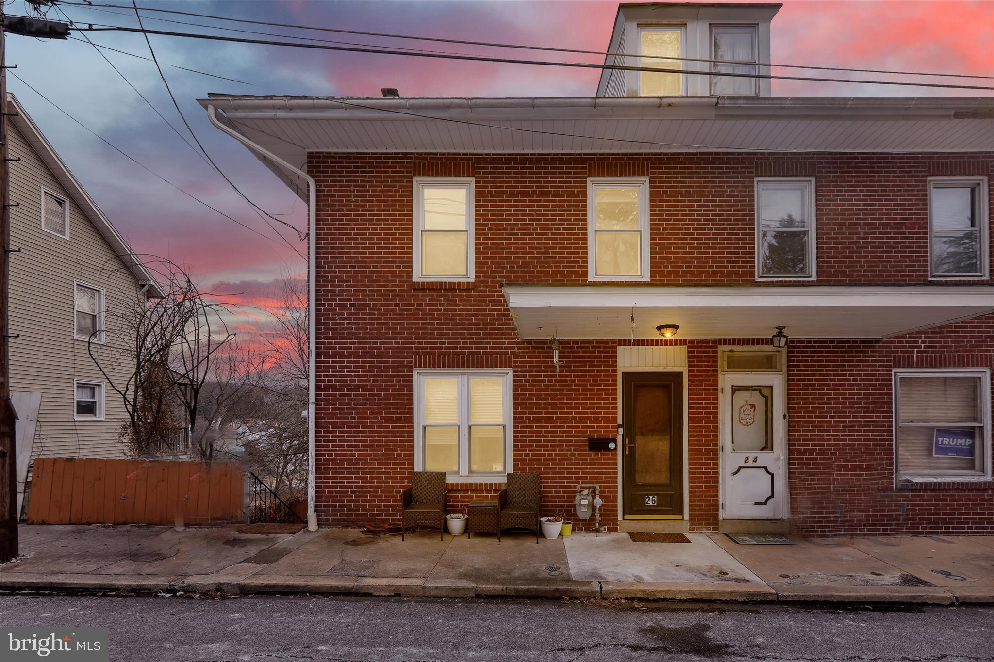Front of home with side access to yard
