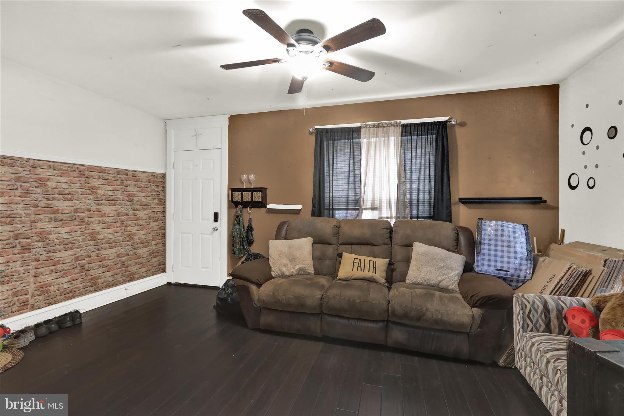 26 East Mohn Street Mohnton, PA 19540 - Photo 5 of 27 Living Room