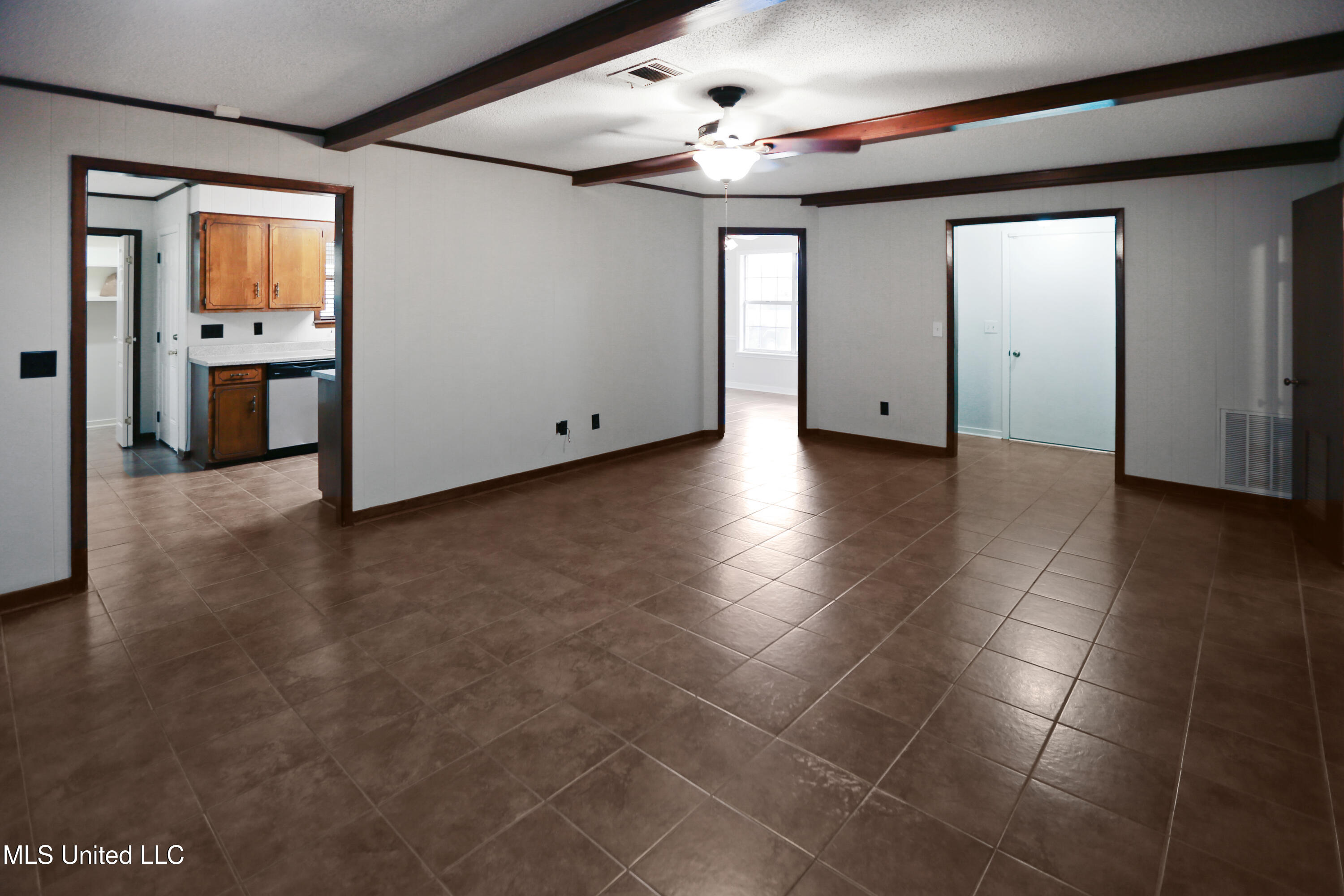 343 Swan Ridge Drive Jackson, MS 39212 - Photo 5 of 32 323 Swan Ridge Dr - 19