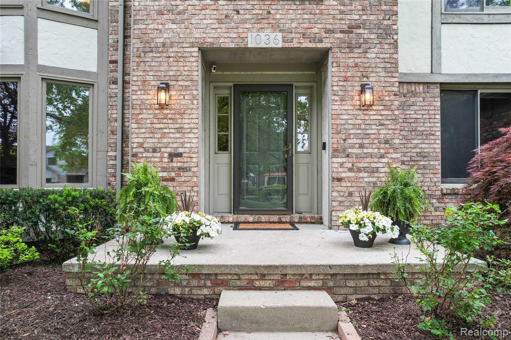 1036 Bembridge Drive Rochester Hills, MI 48307 - Photo 5 of 54