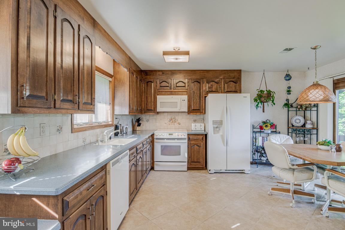 14 Wetherbee Court Phoenix, MD 21131 - Photo 17 of 64 Large kitchen with golf course views
