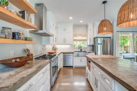 $650,000 | 104 Windsong Court, Weatherford, TX 76087