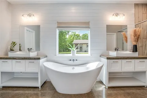 $650,000 | 104 Windsong Court, Weatherford, TX 76087