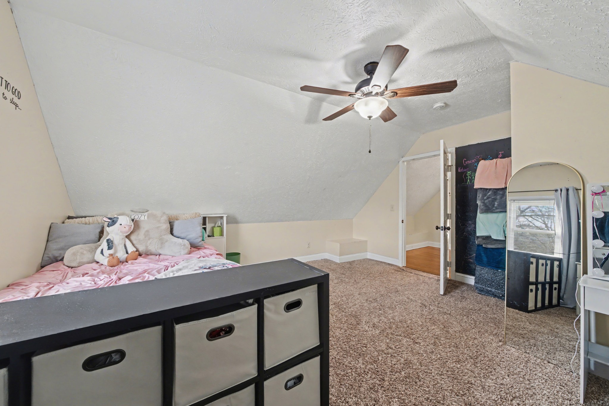 116 Tracy Academy Street Charlotte, TN 37036 - Photo 21 of 36 a view of an entryway with furniture