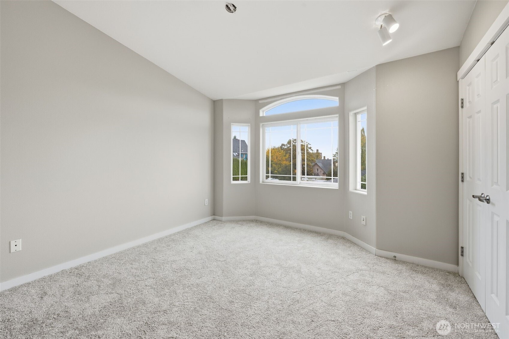 210 North G Street, Unit D Tacoma, WA 98403 - Photo 13 of 19 an empty room with windows