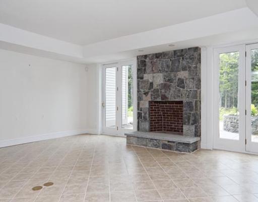 20 Seawood Park Road New Harbor, ME 04554 - Photo 13 of 18 Den/Family/Great Room.