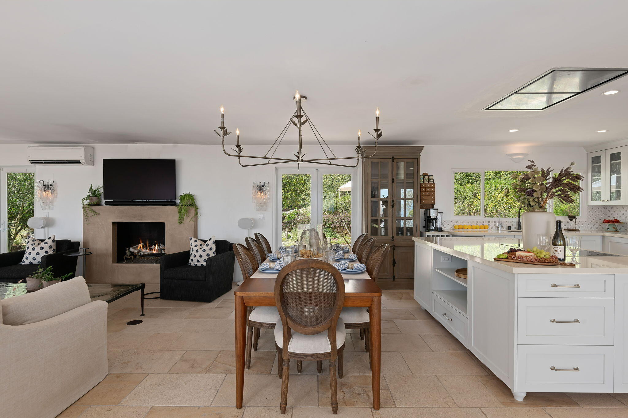 1144 Arbolado Road Santa Barbara, CA 93103 - Photo 19 of 40 17-Dining