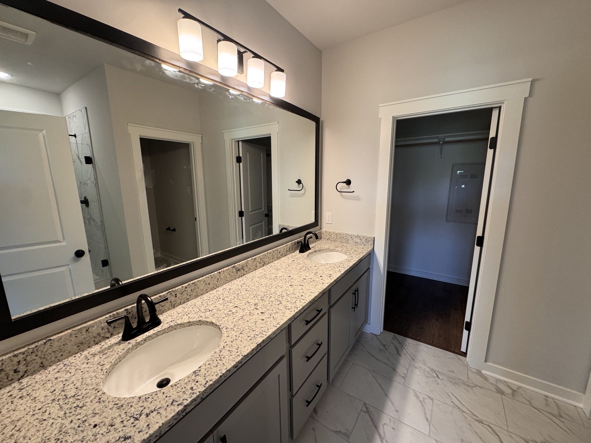 561 West Foxrun Springfield, TN 37172 - Photo 8 of 15 Gallery Image 8