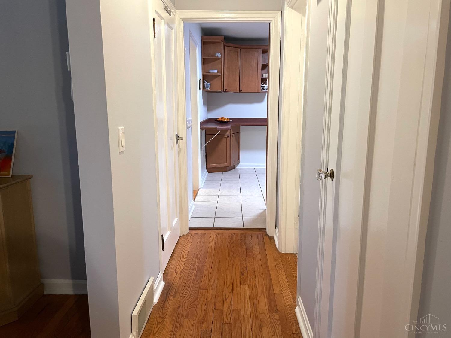 512 West North Bend Road Cincinnati, OH 45224 - Photo 6 of 22