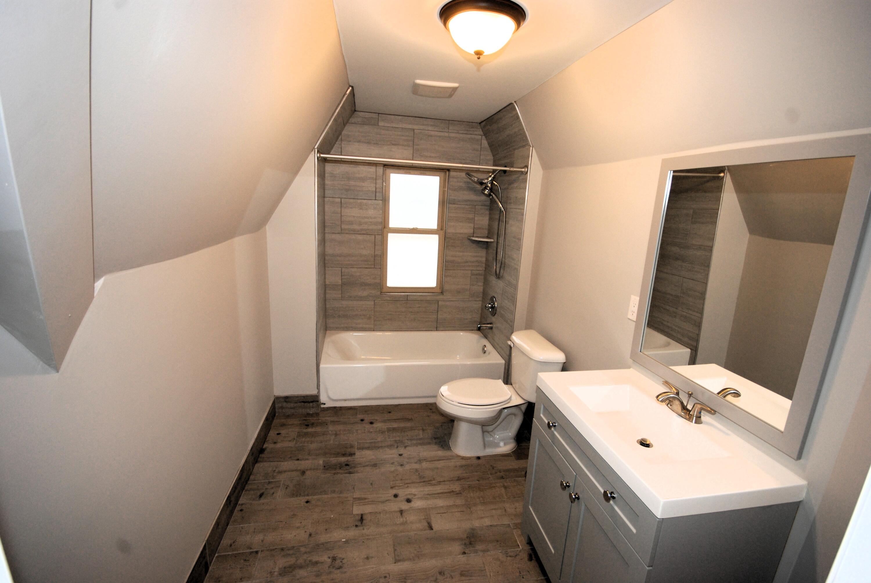 1872 Champaign Road Lincoln Park, MI 48146 - Photo 11 of 25 9 2nd fl bath