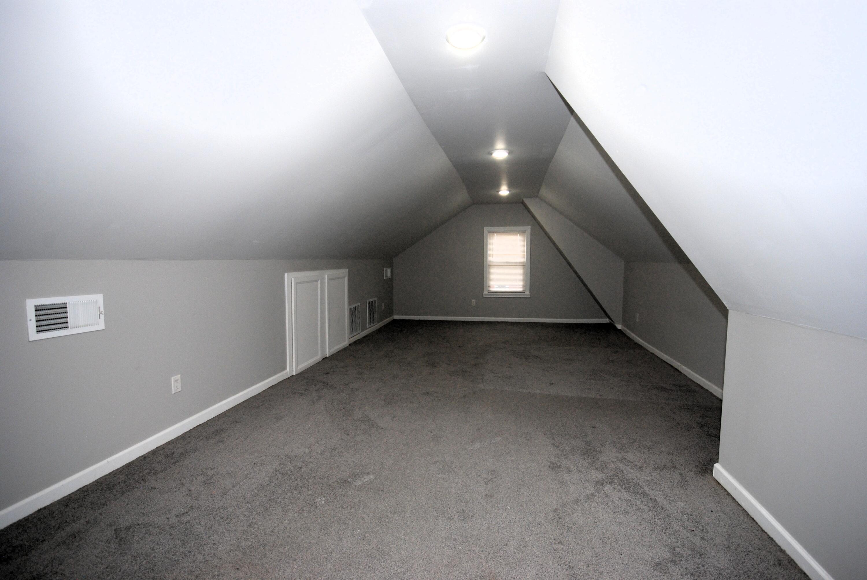 1872 Champaign Road Lincoln Park, MI 48146 - Photo 19 of 29 13 3rd floor bonus rm (2)