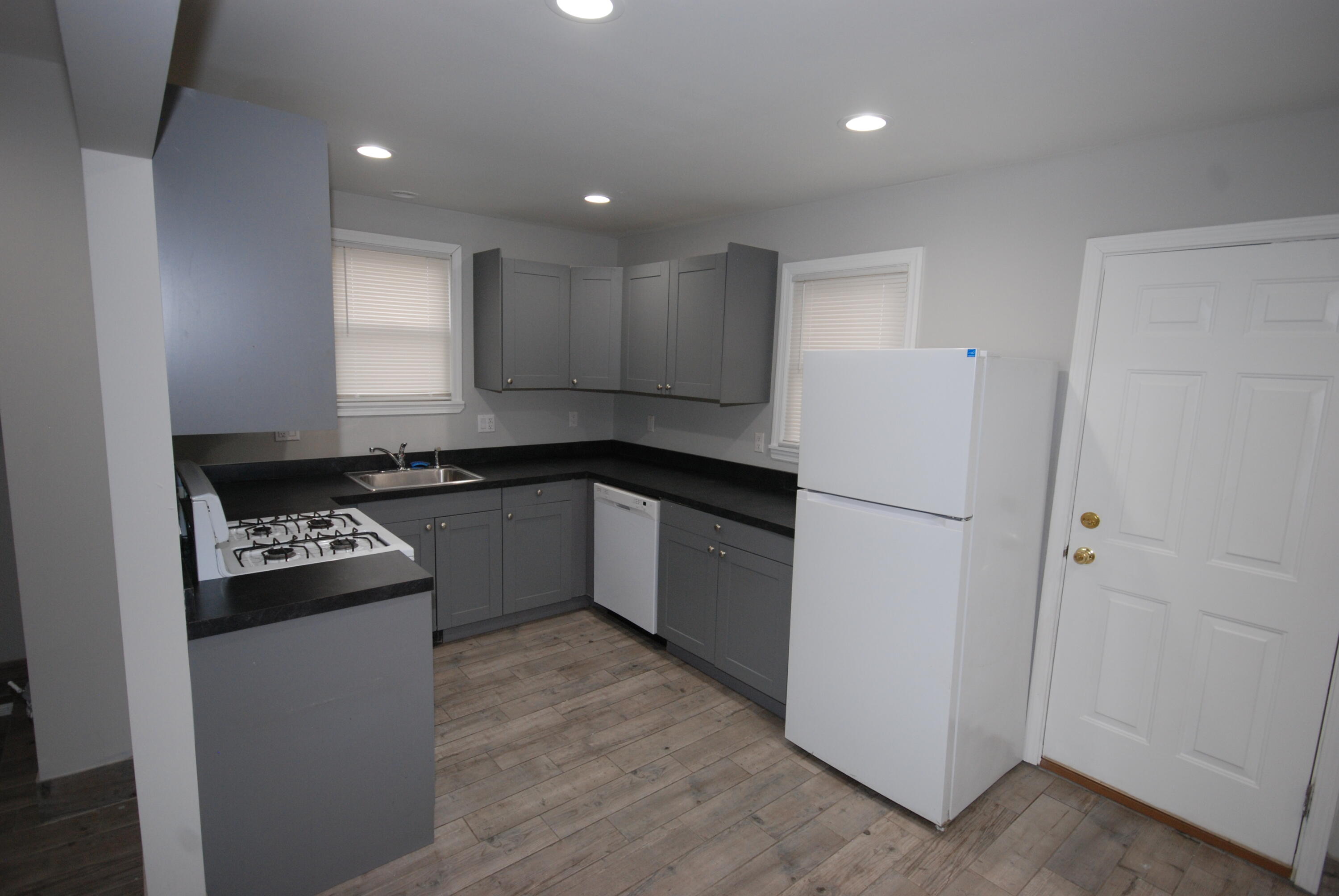 1872 Champaign Road Lincoln Park, MI 48146 - Photo 2 of 25 kitchen