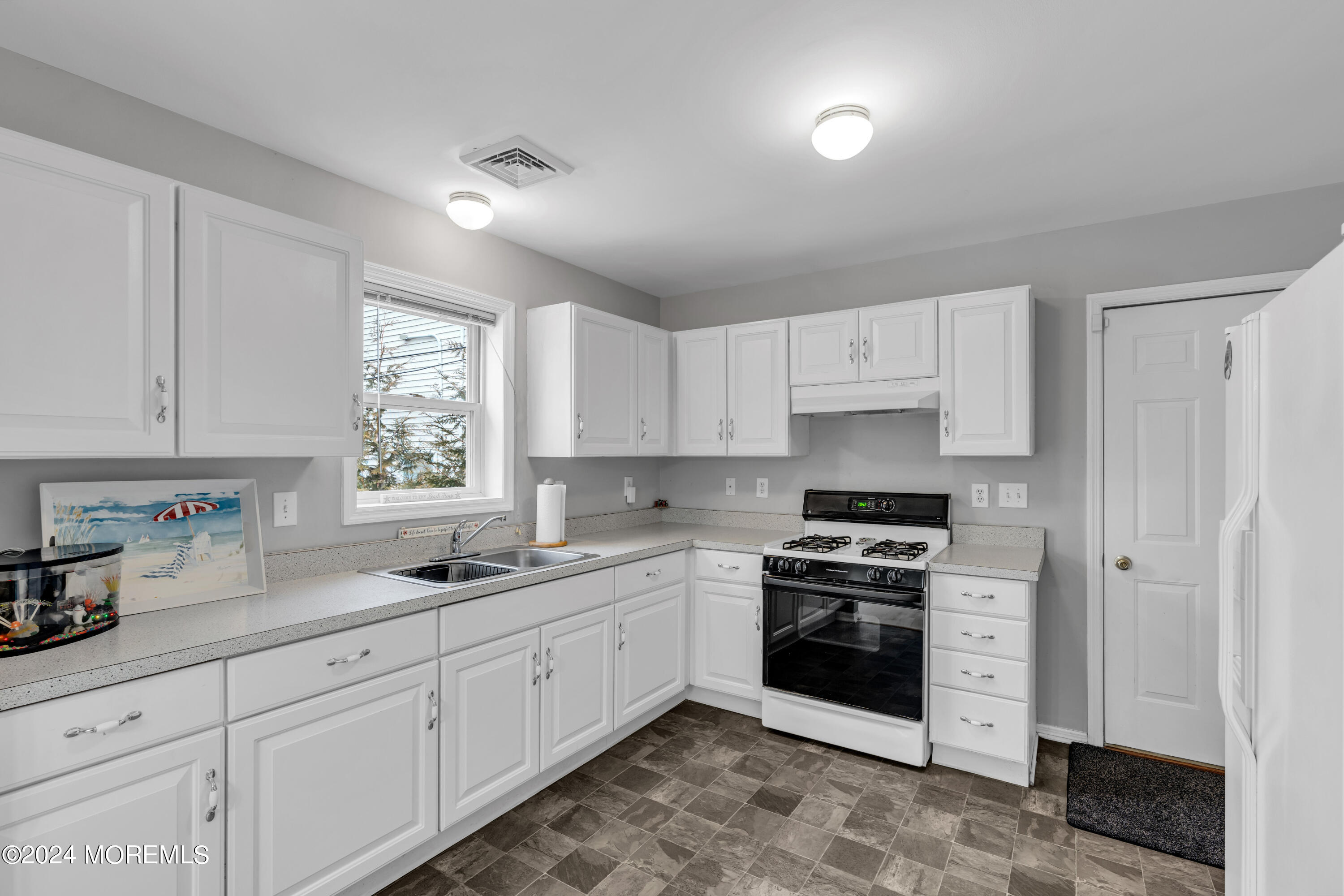 329 Hawthorne Avenue Point Pleasant Beach, NJ 08742 - Photo 5 of 12 008_dsc07444